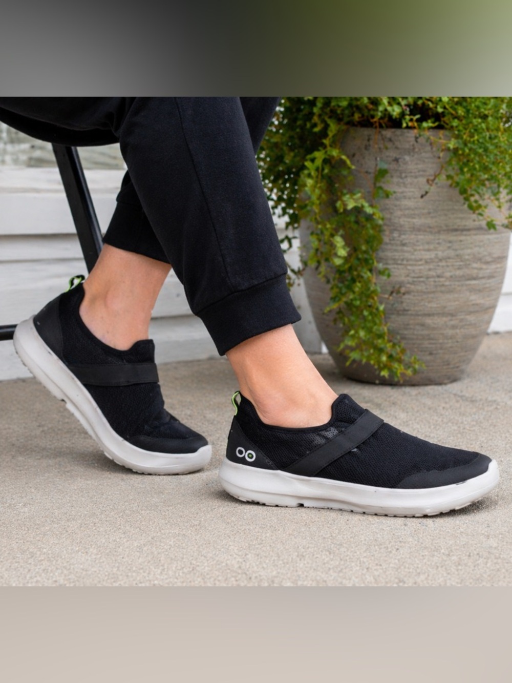 Oofos Womens Size 11 OOmg Low Slip-On Shoes Black Comfort Recovery - Picture 2 of 9